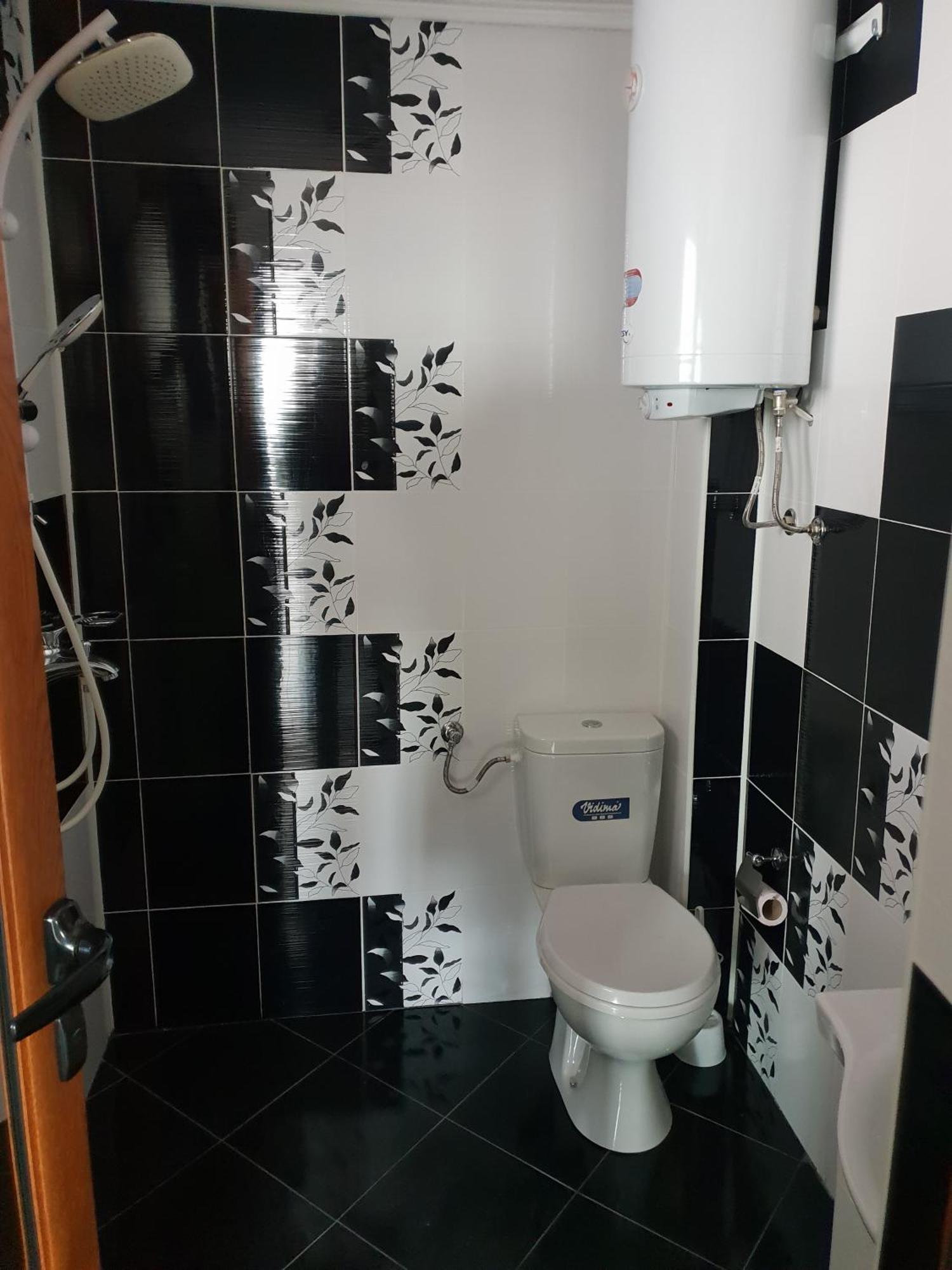 Black And White Apartment Karlovo Exterior photo
