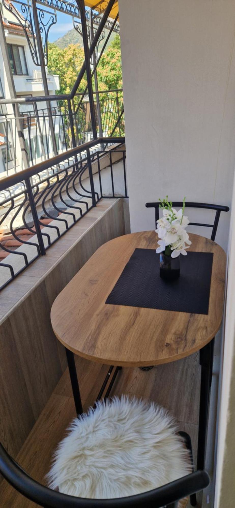 Black And White Apartment Karlovo Exterior photo